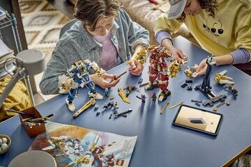 LEGO® The Twin Titan Mechs