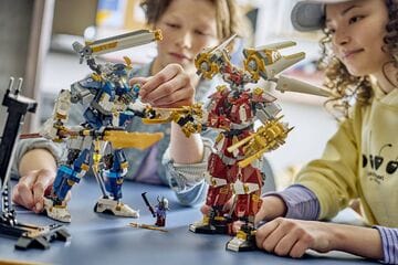 LEGO® The Twin Titan Mechs