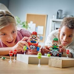 LEGO® Mario Kart™ – Baby Mario vs. Baby Luigi