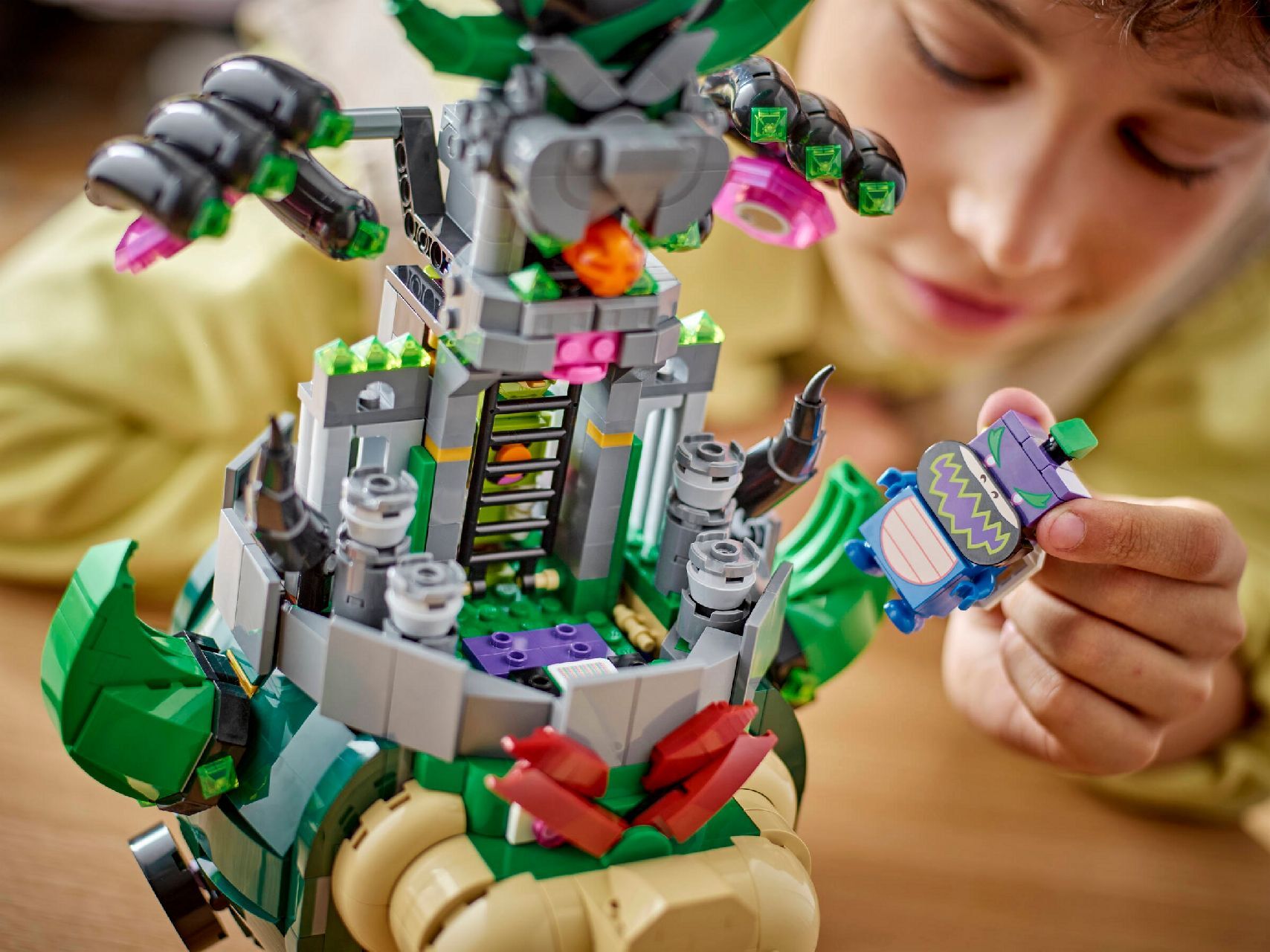 LEGO® Prince Florian & Castle Bowser