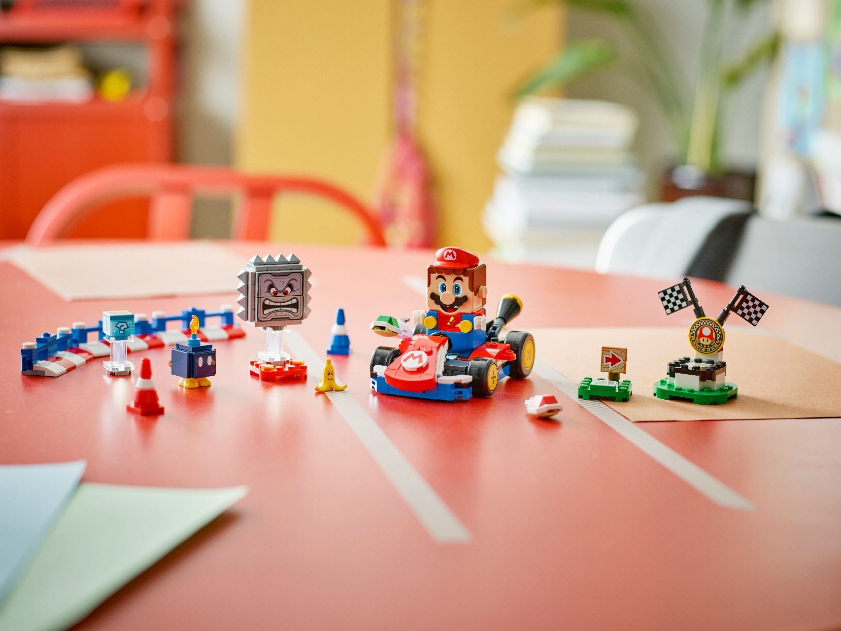LEGO® Mario Kart™ – Interactive LEGO® Mario™ & Standard Kart