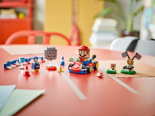 LEGO® Mario Kart™ – Interactive LEGO® Mario™ & Standard Kart