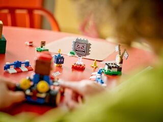 LEGO® Mario Kart™ – Interactive LEGO® Mario™ & Standard Kart