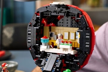 LEGO® Iconic Trainer Moments Poké Ball