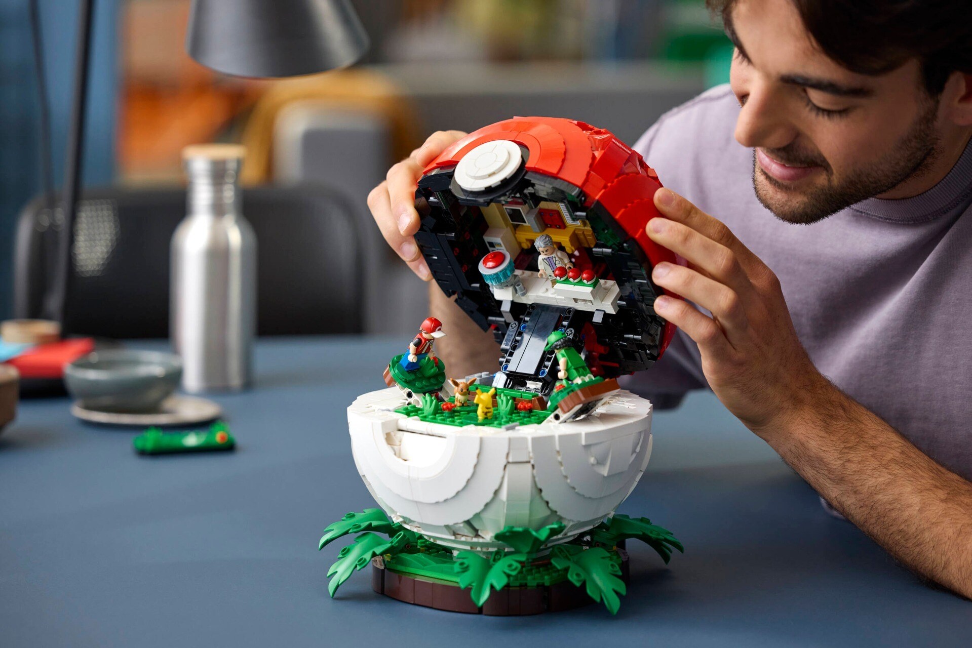 LEGO® Iconic Trainer Moments Poké Ball