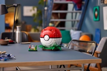 LEGO® Iconic Trainer Moments Poké Ball