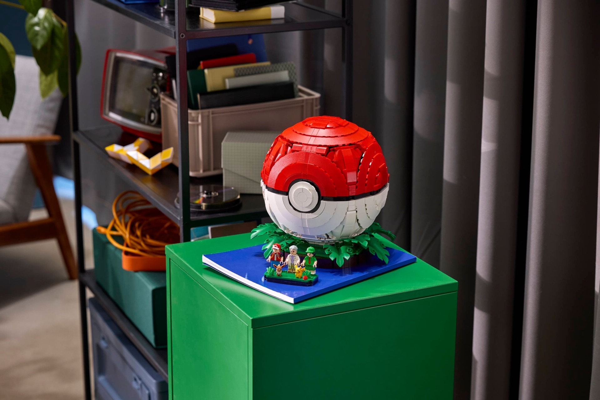 LEGO® Iconic Trainer Moments Poké Ball