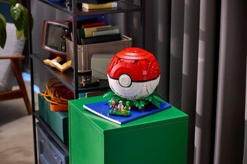 LEGO® Iconic Trainer Moments Poké Ball