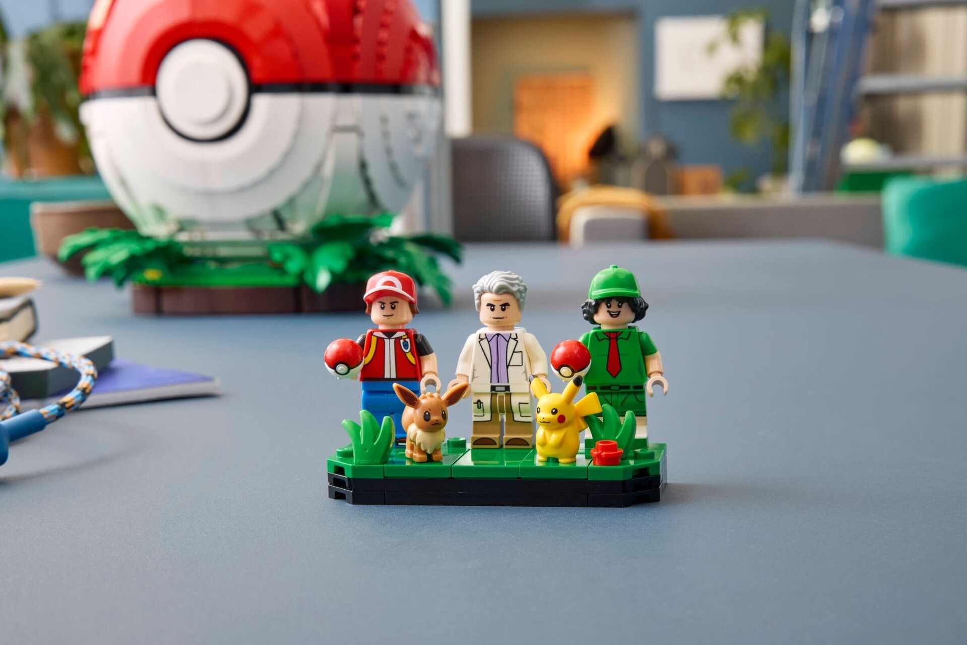 LEGO® Iconic Trainer Moments Poké Ball
