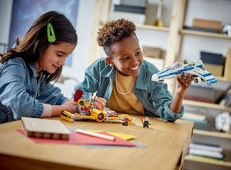 مجموعة نيو ريبابليك اي-وينج من ليجو ضد شين هاتيز ستار فايتر