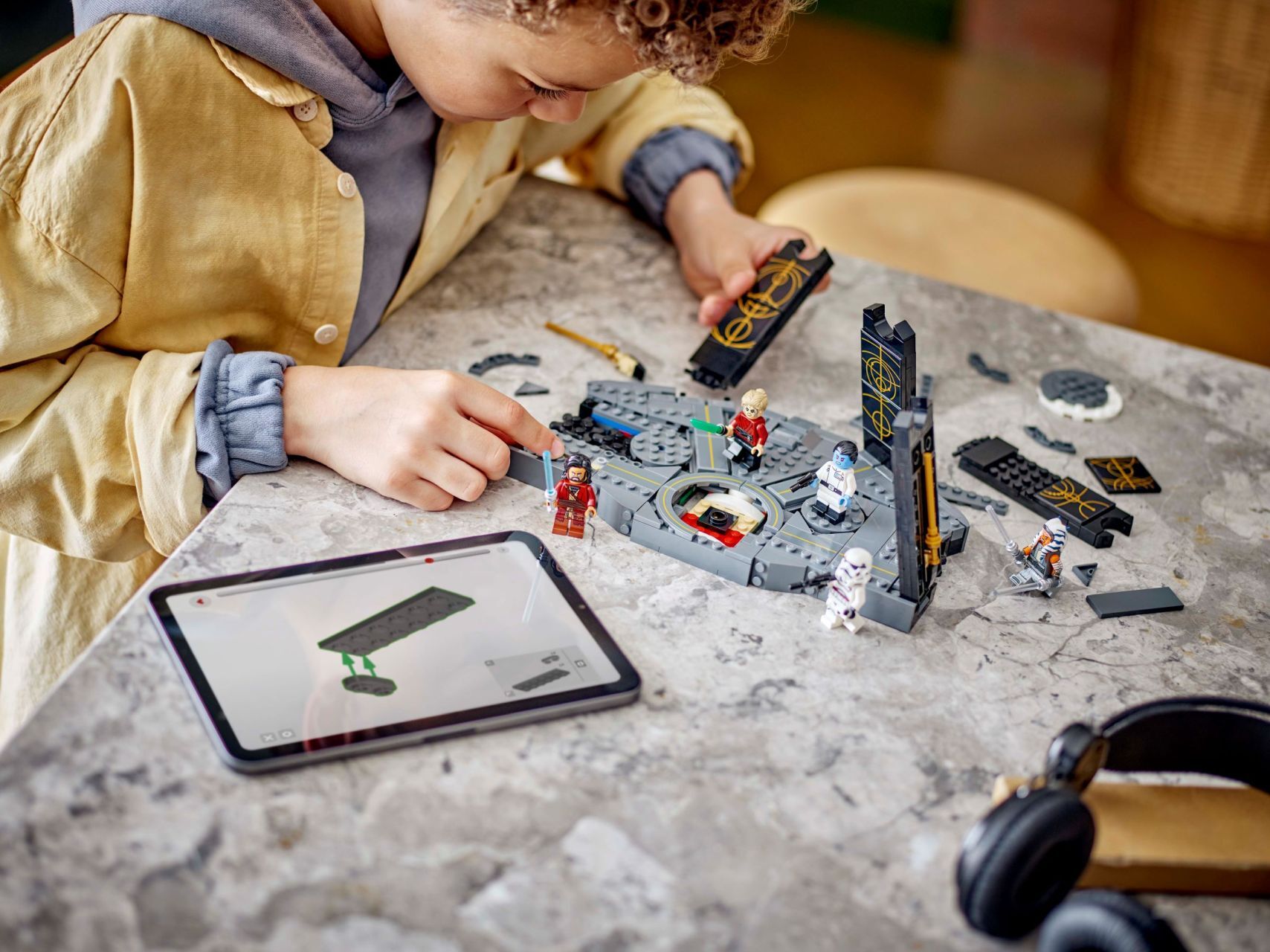 LEGO® Ahsoka Tano's Duel on Peridea