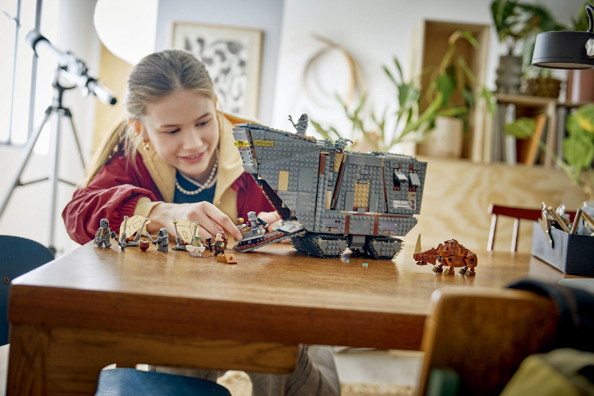 LEGO® Offworld Sandcrawler™ and Mudhorn
