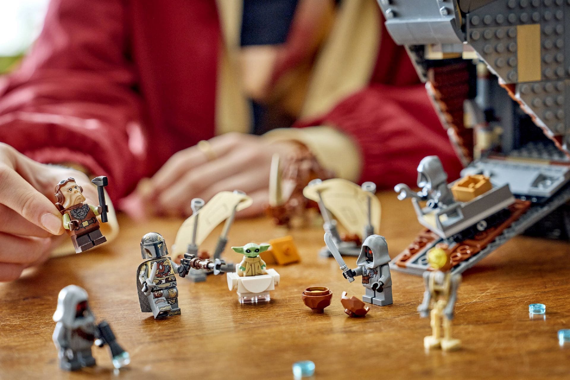 LEGO® Offworld Sandcrawler™ and Mudhorn