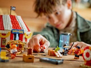 LEGO® Buggy the Clown's Circus Tent