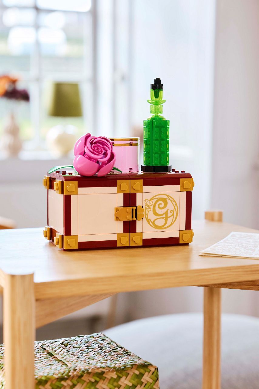 LEGO® Glinda & Elphaba's Dormitory