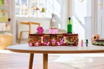 LEGO® Glinda & Elphaba's Dormitory