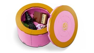 LEGO® Glinda & Elphaba's Dormitory