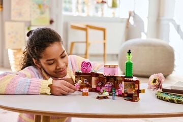 LEGO® Glinda & Elphaba's Dormitory