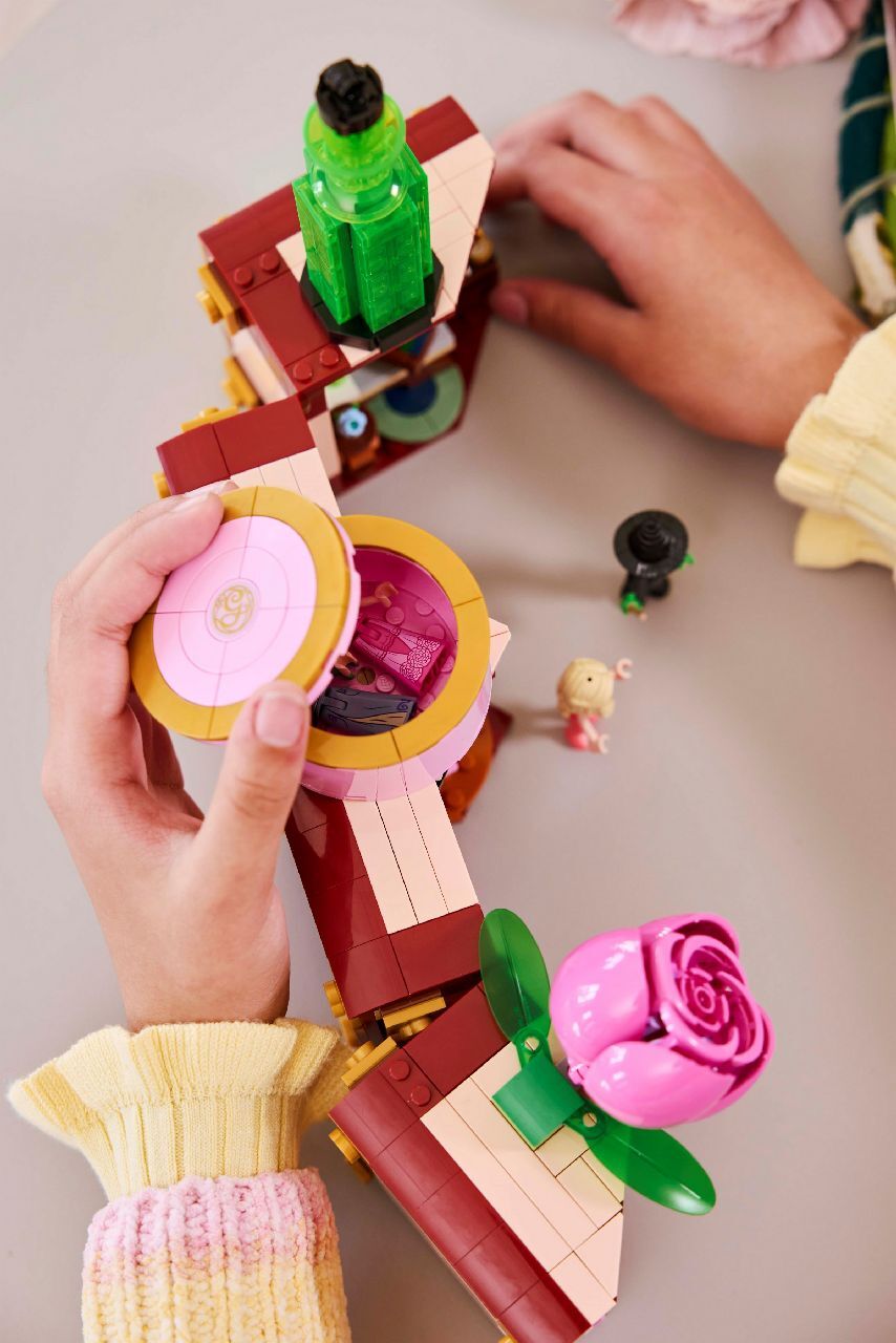 LEGO® Glinda & Elphaba's Dormitory