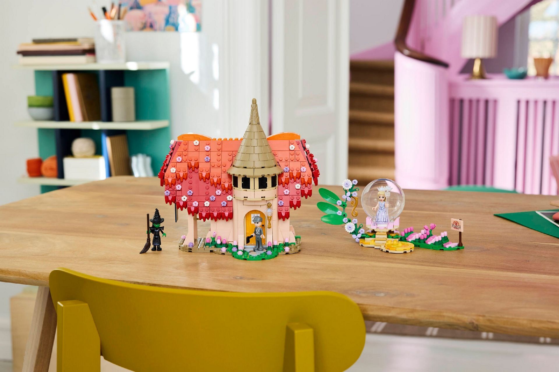 LEGO® Glinda & Elphaba Visit Munchkinland