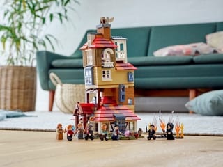 LEGO® Harry Potter™ Attack on the Burrow