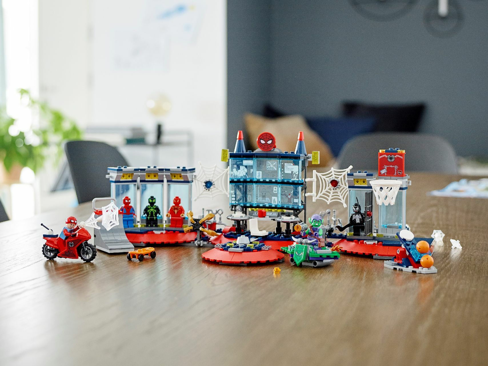 LEGO® Marvel Attack on the Spider Lair