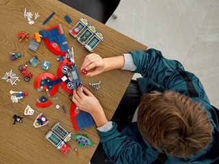 LEGO® Marvel Attack on the Spider Lair