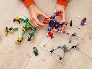 LEGO® Spider-Man & Doctor Octopus Mech Battle