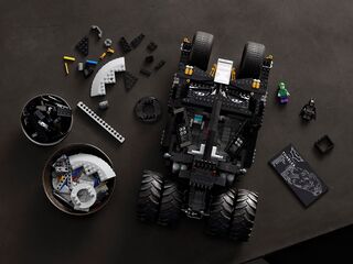LEGO® DC Batman™ Batmobile™ Tumbler