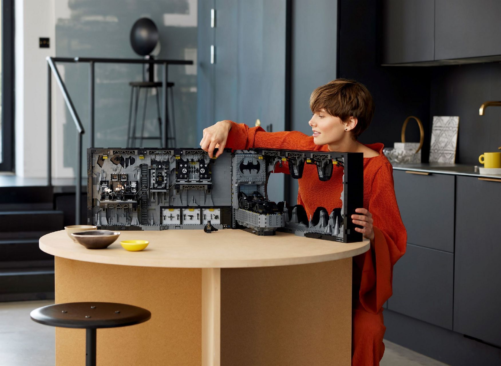 LEGO® Batcave™ – Shadow Box