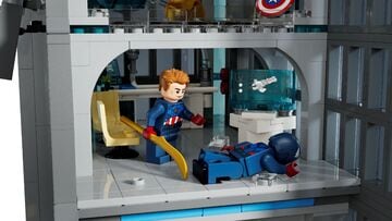 مجموعة بناء برج أفنجرز من ليغو®