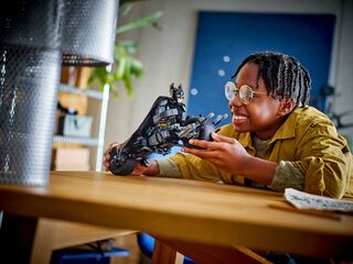 مجموعة بناء مجسم باتمان ودراجة بات بود من LEGO®