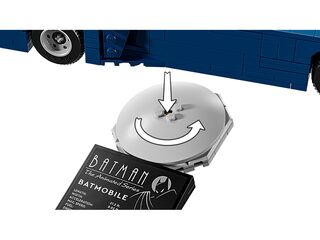 مجموعة بناء LEGO® Batman™ مع عربة بات موبايل™ ضد هارلي كوين™ ومستر فريز™