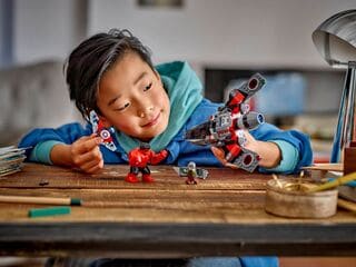 LEGO® Captain America vs. Red Hulk Battle