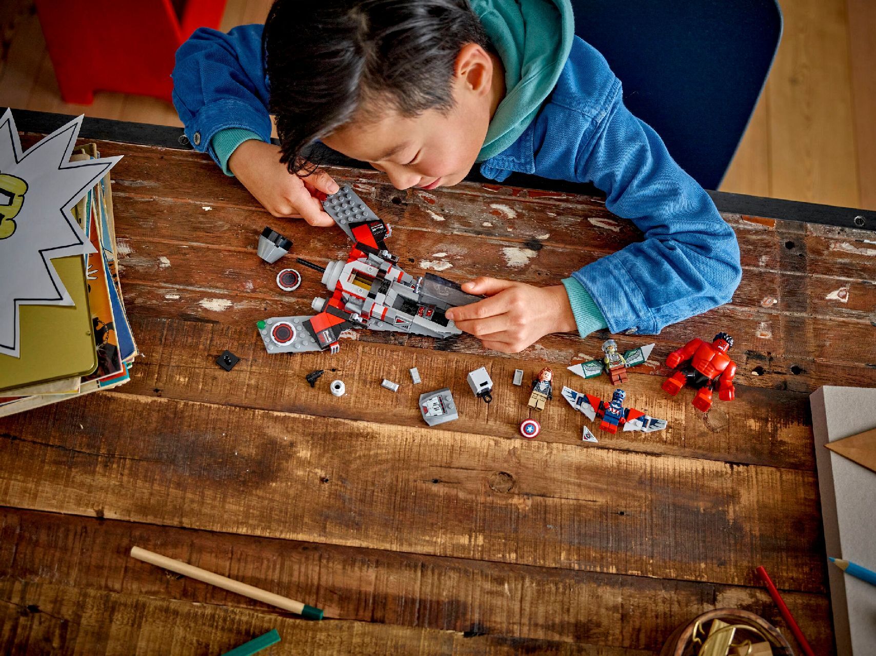 LEGO® Captain America vs. Red Hulk Battle