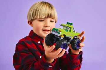 LEGO® The Hulk Truck vs. Thanos