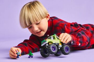 LEGO® The Hulk Truck vs. Thanos