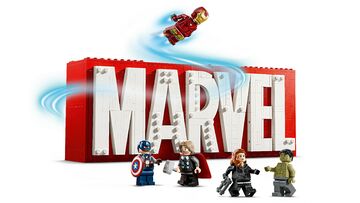 LEGO® MARVEL Logo & Minifigures