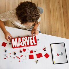 LEGO® MARVEL Logo & Minifigures