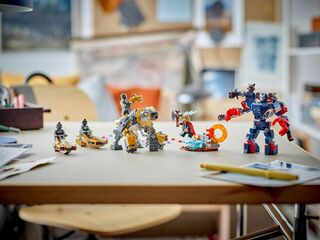 LEGO® Avengers: Endgame Thor vs. Chitauri