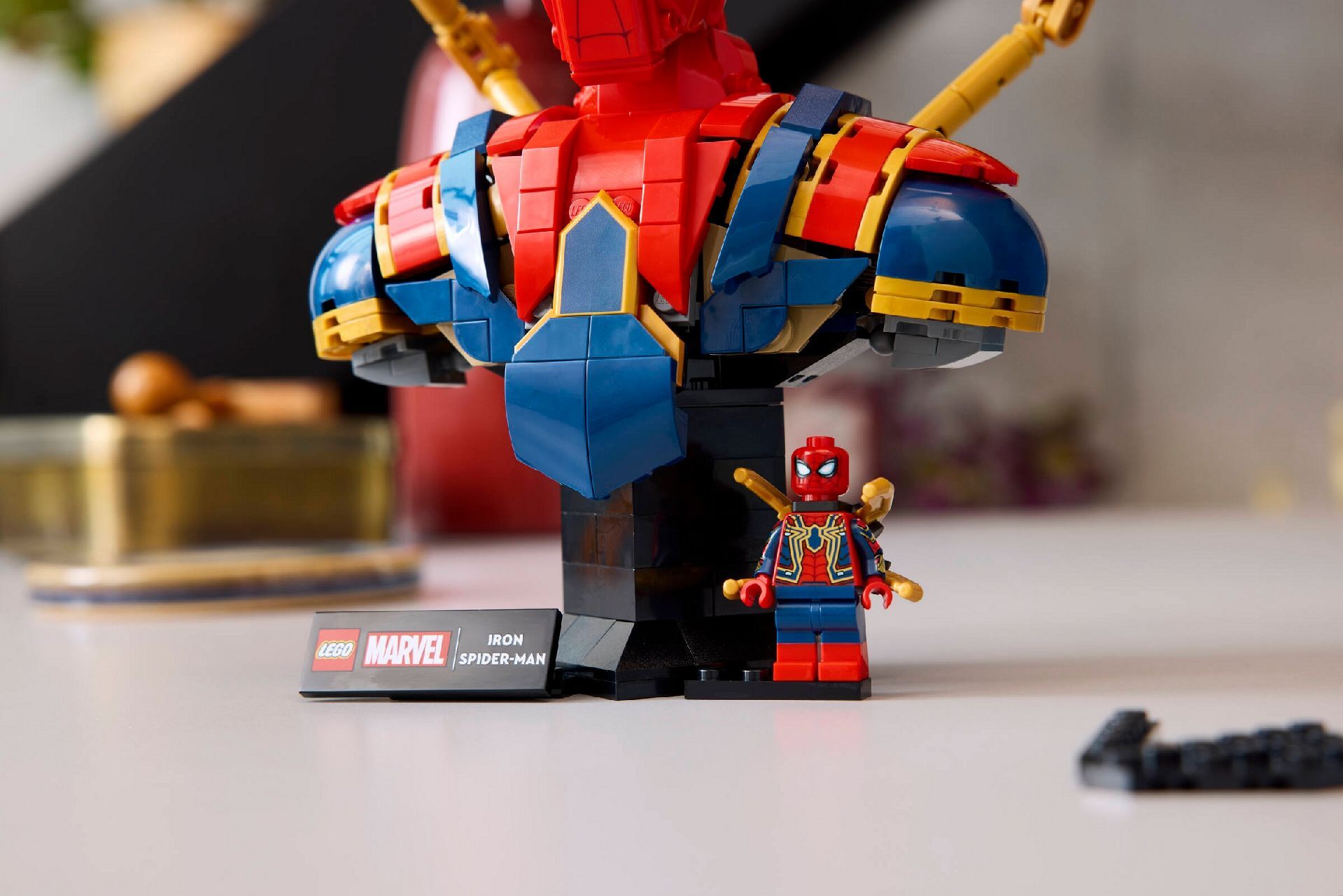 LEGO® Iron Spider-Man Bust