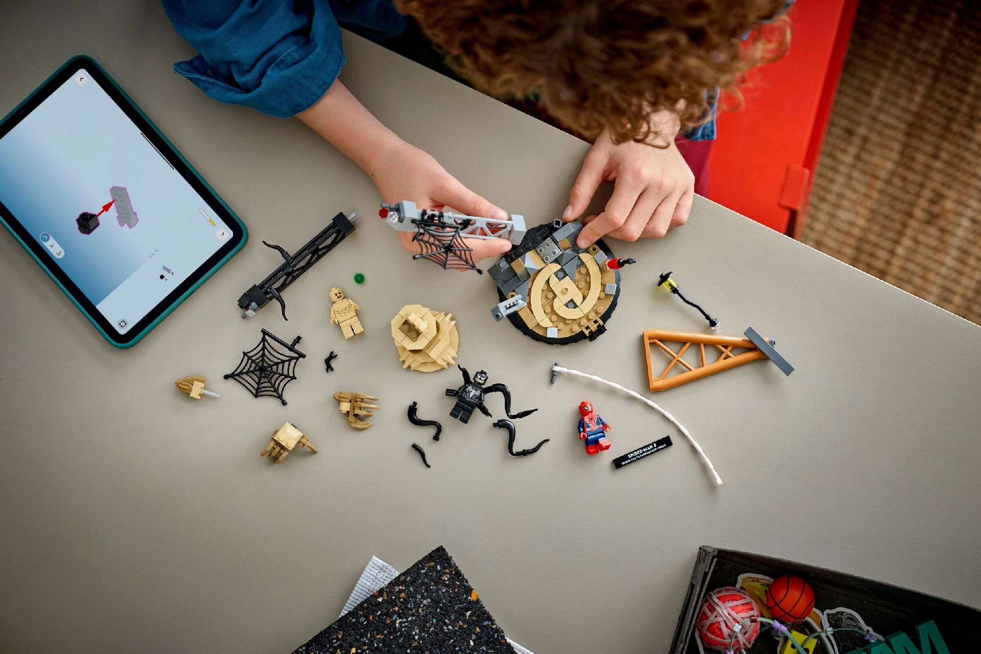 LEGO® Epic Battle: Spider-Man vs. Sandman