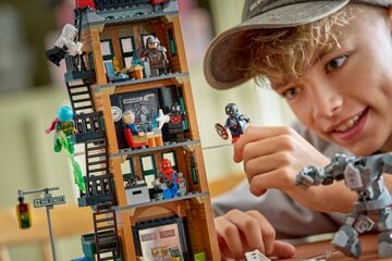 LEGO® Spider-Man vs. Mysterio: The Daily Bugle