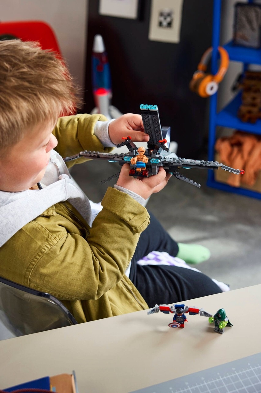 LEGO® Avengers: Doomsday Quinjet