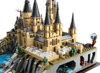 LEGO® Hogwarts™ Castle and Grounds