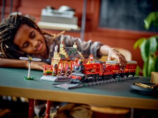 LEGO® Hogwarts Express™ & Hogsmeade™ Station