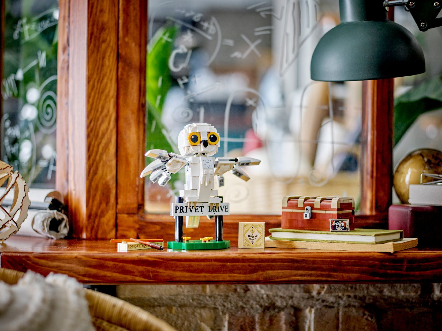 LEGO® Hedwig™ at 4 Privet Drive