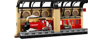 LEGO® Book Nook: Hogwarts™ Express
