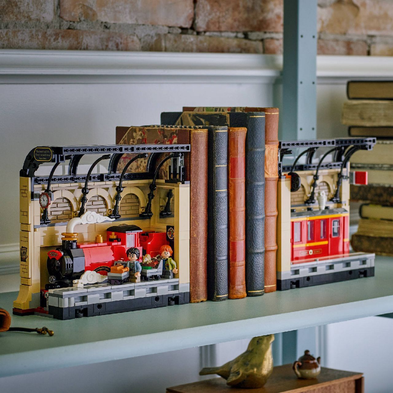LEGO® Book Nook: Hogwarts™ Express