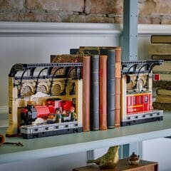 LEGO® Book Nook: Hogwarts™ Express